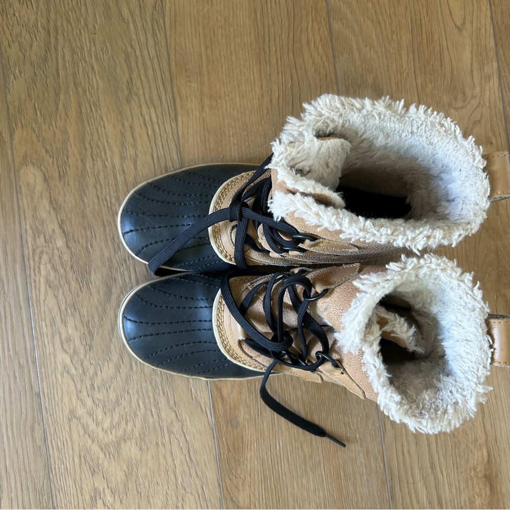 Tan and Black Winter Boots with Fur Lining